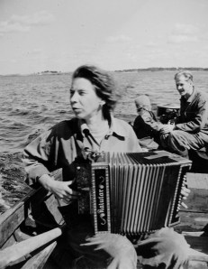 Tove Jansson with her brother Per Olov © Moomin Characters™